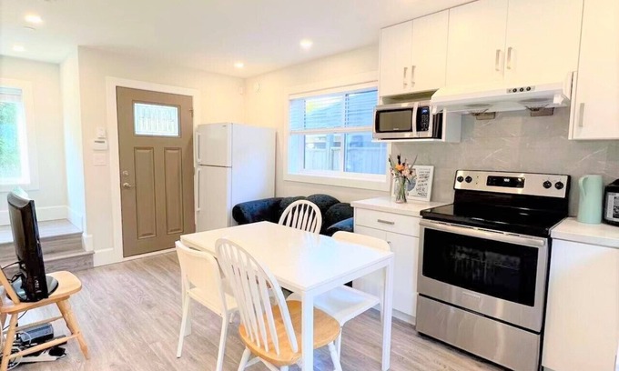 West Point Grey House | Close to UBC, 2 bedrooms 2 levels house