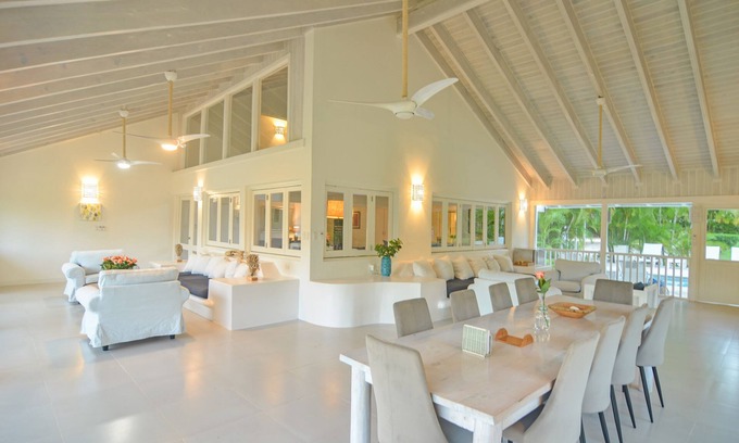 Casa de Campo Villa | Closest villa in Casa to Minitas Beach with private pool, garden, screened patio