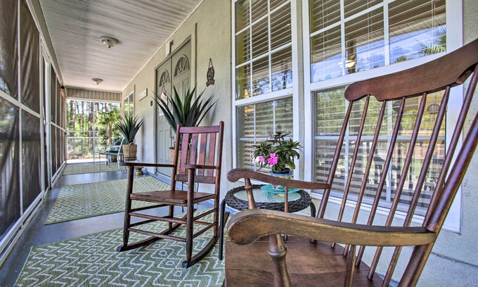 Waveland Cottage | 'cloud 9 On The Coast' < 1 Mi to Beach!