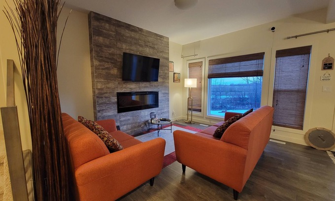 Southeast Edmonton House | Cloud9 at the hills