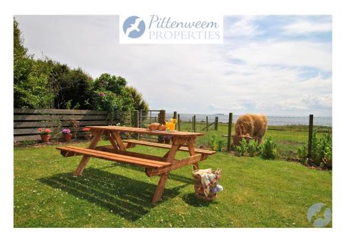 Anstruther House | Clover Cottage countryside retreat with sea views
