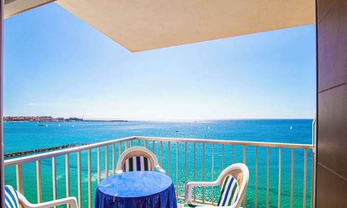 Sant Antoni de Calonge Apartment | Club Villamar - Apartment Playa offers practical and functional interiors with stunning Mediterra.