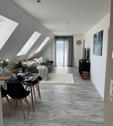 Leinefelde-Worbis Apartment | CLUBHAUS 6 - Dachwohnung mit 2 Schlafzimmern, Balkon & Netflix
