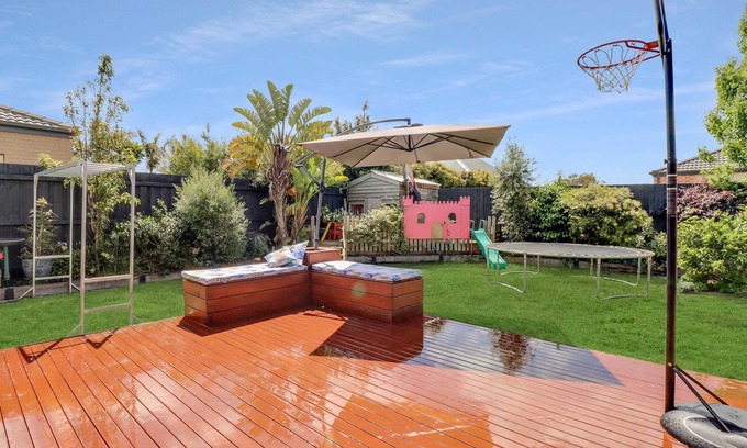 Ocean Grove House | Cluney Getaway – Cubby, Trampoline & Pet Friendly