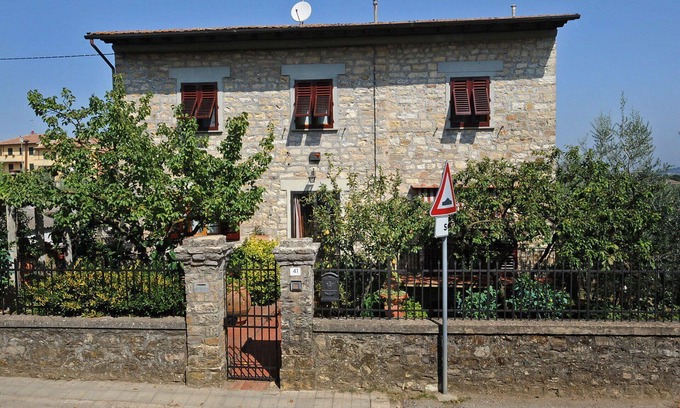 Mercatale Val di Pesa Apartment | Cosy apartment for 6 people with WIFI, terrace and parking, close to Greve In Chianti