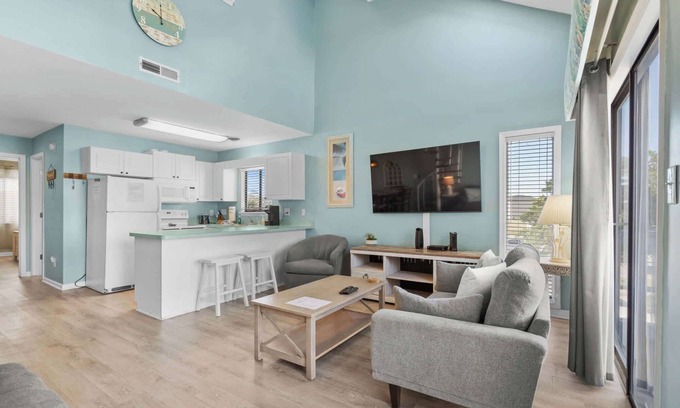 Surfside Beach Condo | Coastal Calm- Pool & Hot Tub (By Beach Star)