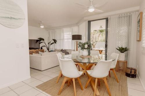 Marcoola Apartment | Coastal Charm - Pet & family friendly