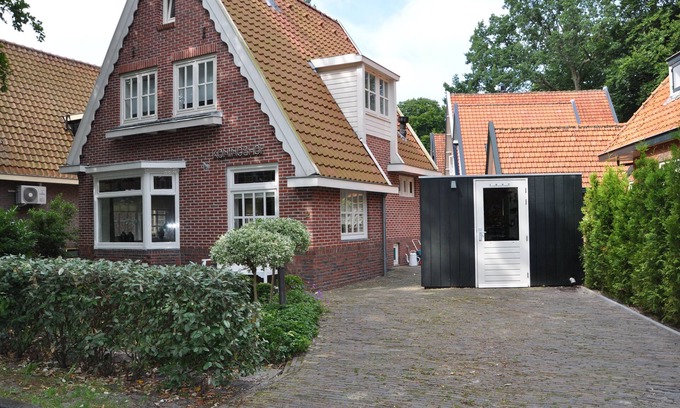 Bergen House | Coastal Comfort & Dutch Charm in the Heart of Artists Village Bergen