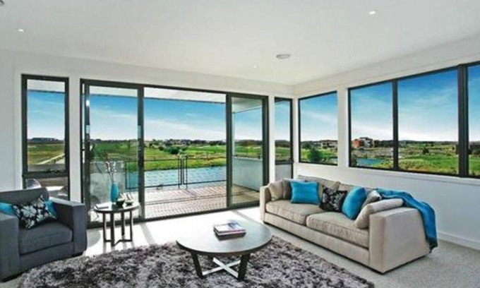 Torquay House | Coastal Comfort- Pool, Golf, Beach + Room for 8+ I Only a short walk to beach
