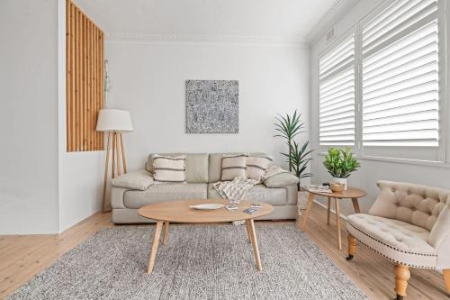 Freshwater Apartment | Coastal Corner - Contemporary Chic by the Beach