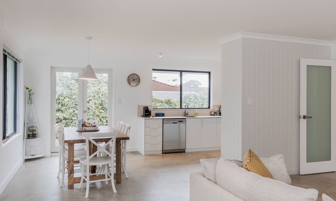Middleton Beach House | Coastal Cottage by the BnB Collection
