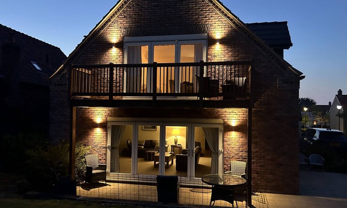 Filey Cottage | Coastal Cottage - Balcony sleeping 10 in 4 bedrooms - refurbished