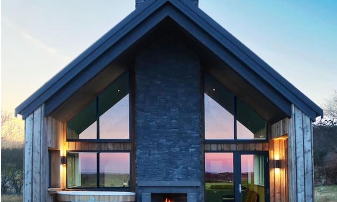 Leven Villa | Coastal Eco-Lodge with hottub Charleton Estate