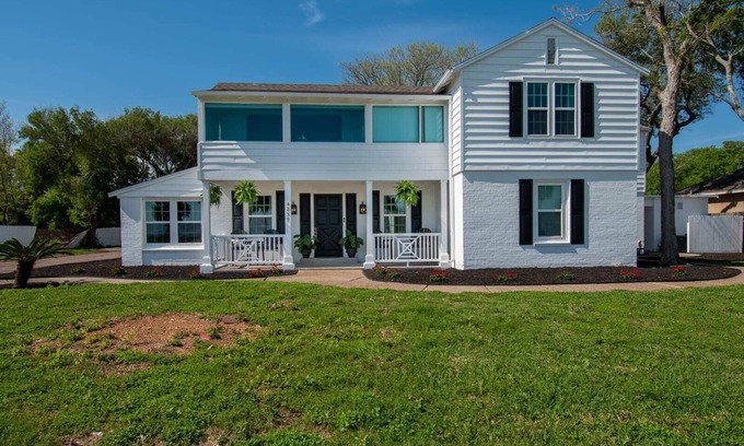 Bay Area House | Coastal Elegance Unveiled