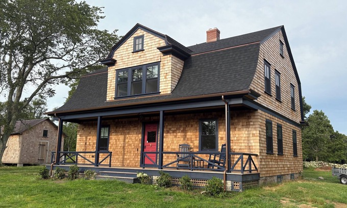 South Kingstown House | Coastal Farmhouse-Newly Renovated. Minutes drive to Narragansett and the Beaches