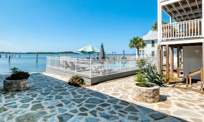 Cedar Key Condo | Coastal Getaway Island Place 314!