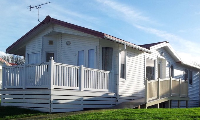 Bembridge Cabin | Coastal Lodge Retreat, Child & Pet Friendly