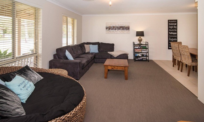 Busselton House | Coastal Soul - 10 min walk to beach, town & cafes