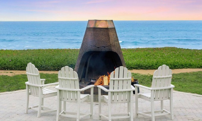 San Simeon Hotel | Coastal Stay Along Highway 101 | Oceanfront Retreat w/Heated Pools