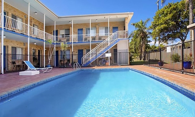 Sawtell Apartment | Coasters 9 is a self-contained apartment situated in the beach-side village of Sawtell.