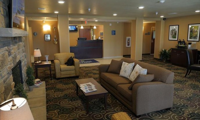 Winterset Hotel | Cobblestone Inn & Suites-Winterset