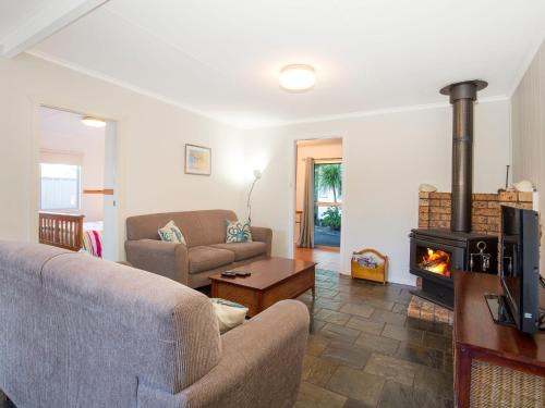 Callala Beach House | Coca Callala I Pet Friendly I 5 Mins Walk to Beach