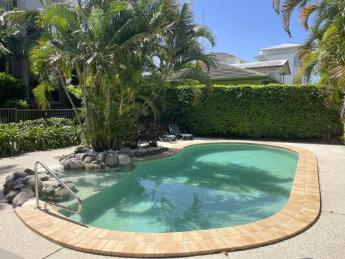 Noosaville Apartment | COCKLESHELL10 7 Tropical Apartment with Pool Area