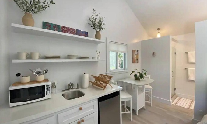 Adelaide House | Coco Cottage - 1BD, 3 min drive to Albany/Lyford