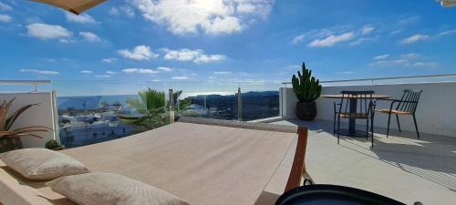 Los Cocoteros Apartment | CocoMar II- Ocean view luxury loft