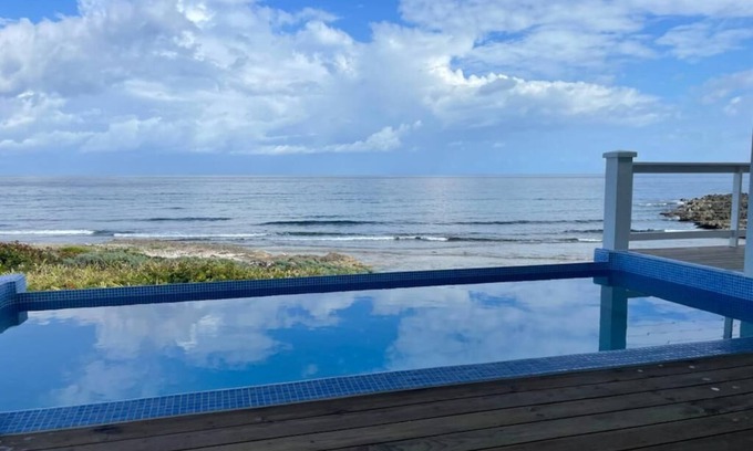 Isla de Utila House | Cocomo-New Oceanfront Luxury!