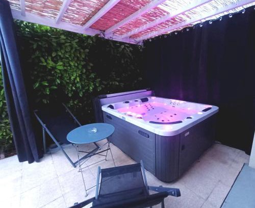 Rosieres-pres-Troyes House | Cocon romantique avec jacuzzi extérieur