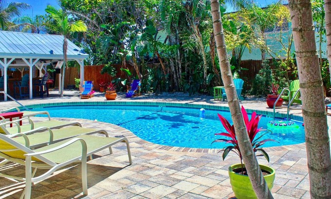 Bay Esplanade Apartment | Coconut Grove Beach Resort Suites 3 & 4