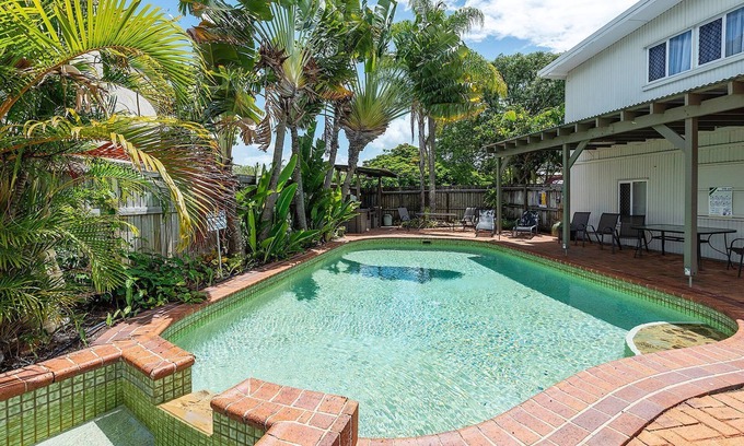 Scarness Apartment | Coconut Palms 2 Bedroom Getaway - CoastHM