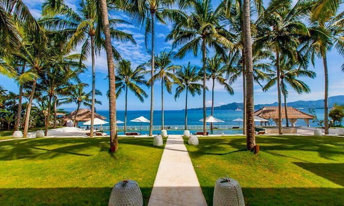 Candi Dasa Villa | Coconut Palms and Endless Blue Skies!