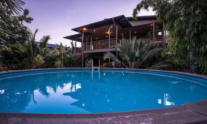 Hideaway Bay House | COCONUTS - Absolute Beachfront home in Hydeaway Bay