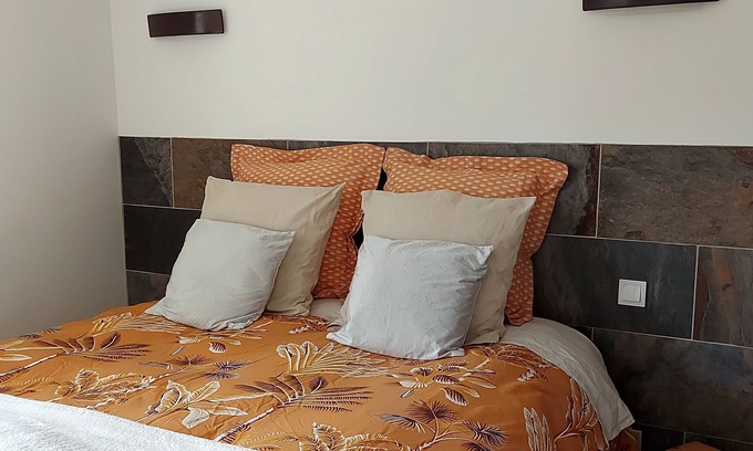 Saint-Michel-Tubœuf Apartment | Cocoon double-studio, single-storey in Normandy. Grand Confort, Wi-Fi, Lounge