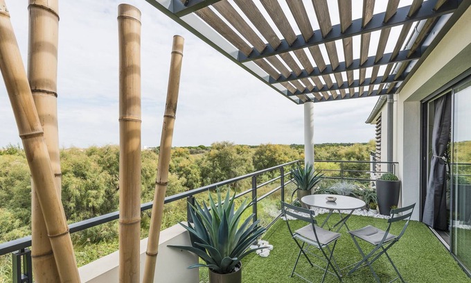 Le Grau-Du-Roi Apartment | Cocooning apartment overlooking nature