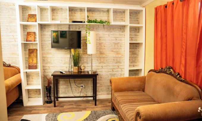 Nassau House | Cocoplum Rest N Hideaway 1