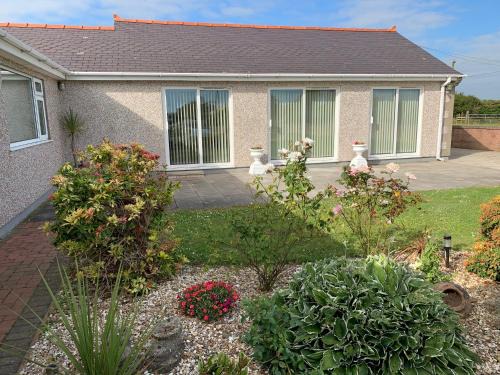 Bryngwran Apartment | Coed Bach Suite