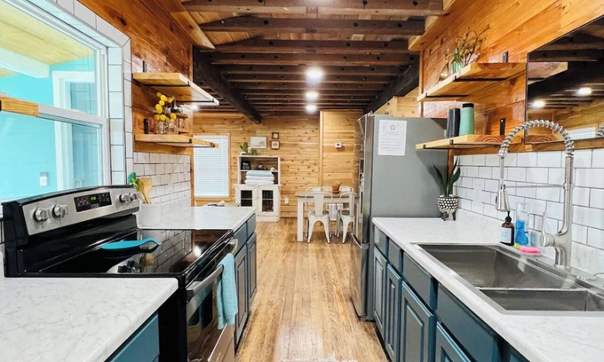 Flour Bluff Cabin | Coen’s Cozy Cabin on the Laguna Madre!