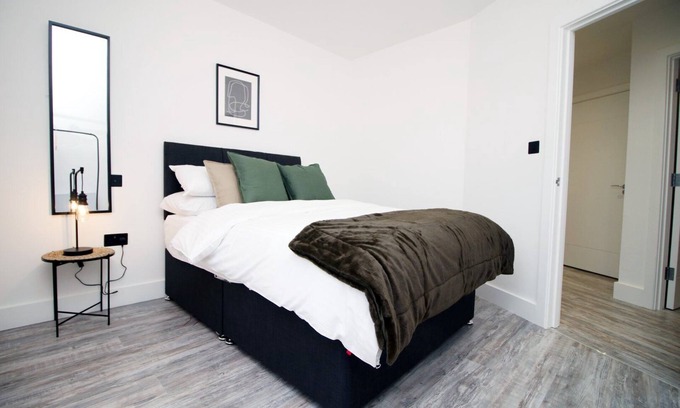 Swindon Apartment | Cohost Partners Modern 2BR Apartment Free Parking