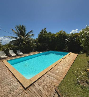 L'Houezel Apartment | COLIBRI DAMPIERRE Appartement cosy au Gosier avec piscine, terrasse et vue mer
