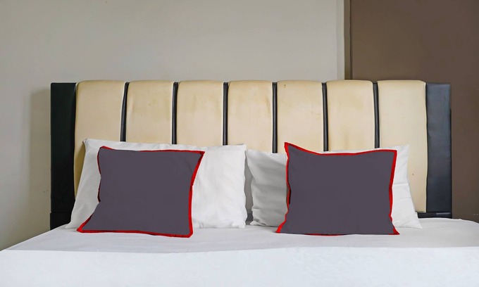 Cimahi Hotel | Collection O 1453 The Edge Apartment Cimahi By Kamarku