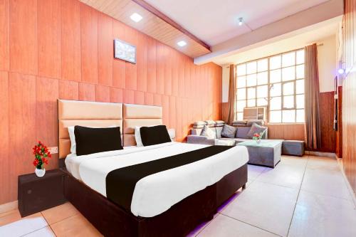 Rohini Hotel | Collection O DTU Main Gate Delhi