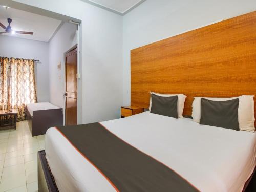 Arpora Hotel | Collection O Maizons Lakeview Resort