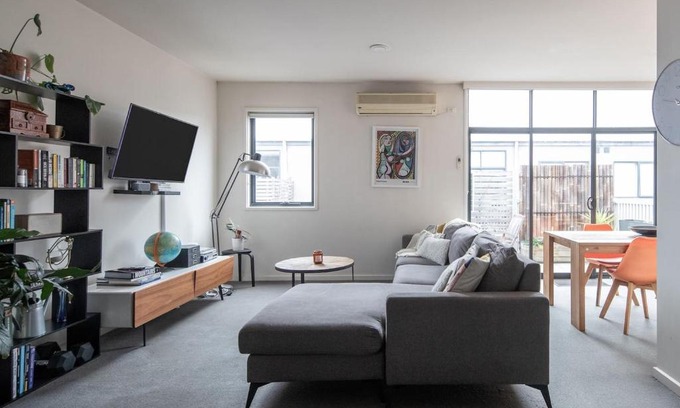 Collingwood Apartment | Collingwood Cool Bordering Vibrant Richmond