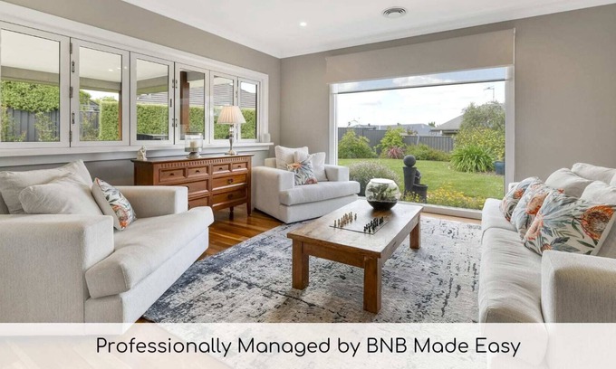 Calare House | Collins Way - Luxe Getaway, Entertainers Dream