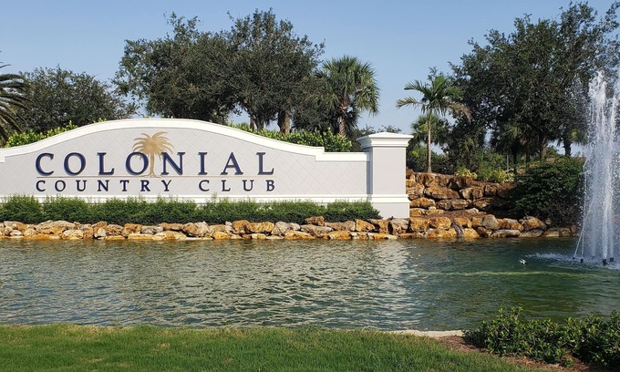 Fort Myers Condo | Colonial Country Club. Golf. Gated. 1st Flr. Garage. Bkyd. Lots of Sunlight!