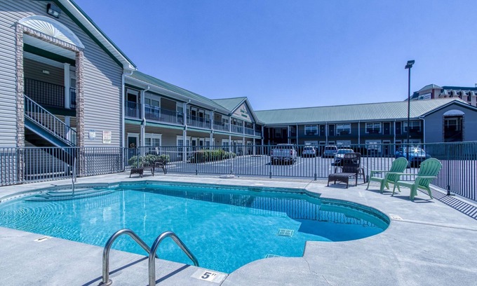 Pigeon Forge Condo | Colonial Crest 110 - Great location! - You can walk to town!