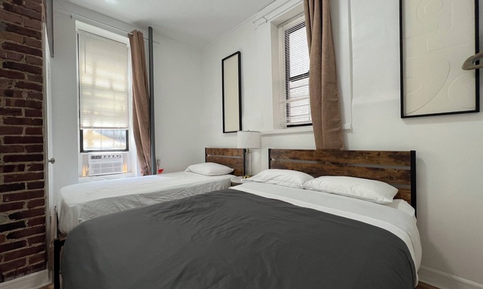 Hell's Kitchen Apartment | Color Pop Duplex - Sleeps 13 - Heart of Midtown West
